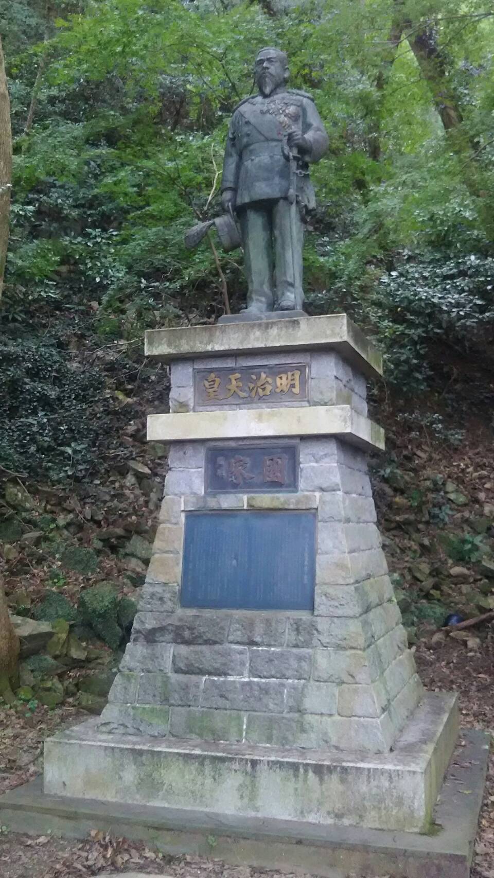 明治天皇銅像